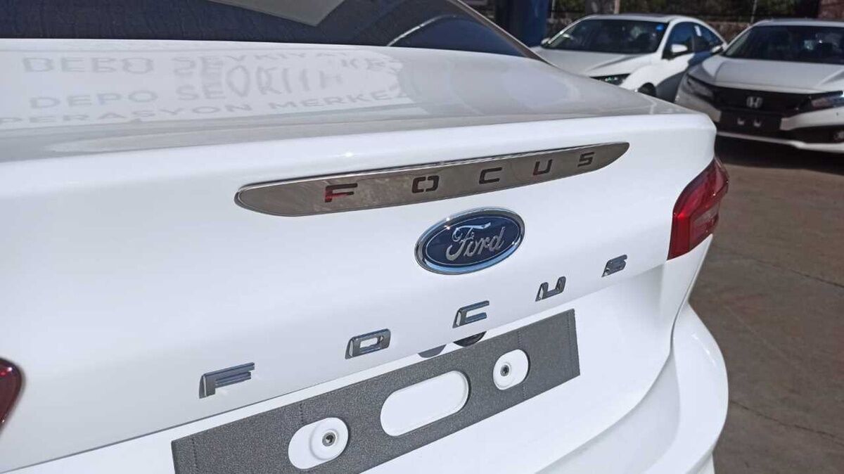 Ford Focus Uyumlu Yedek Parça 2019+ Bagaj Stop Lambası Kaplaması Nikelaj