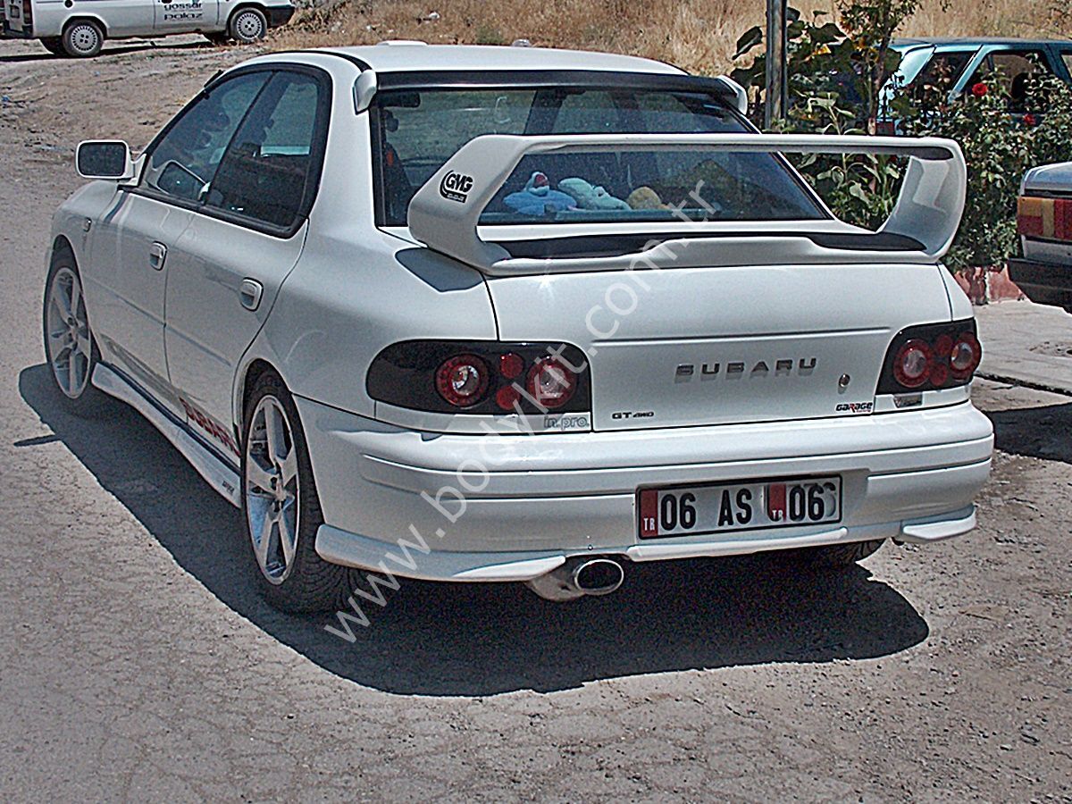 Subaru İmpreza Uyumlu Yedek Parça YÜüksek Spoiler Çift Kat