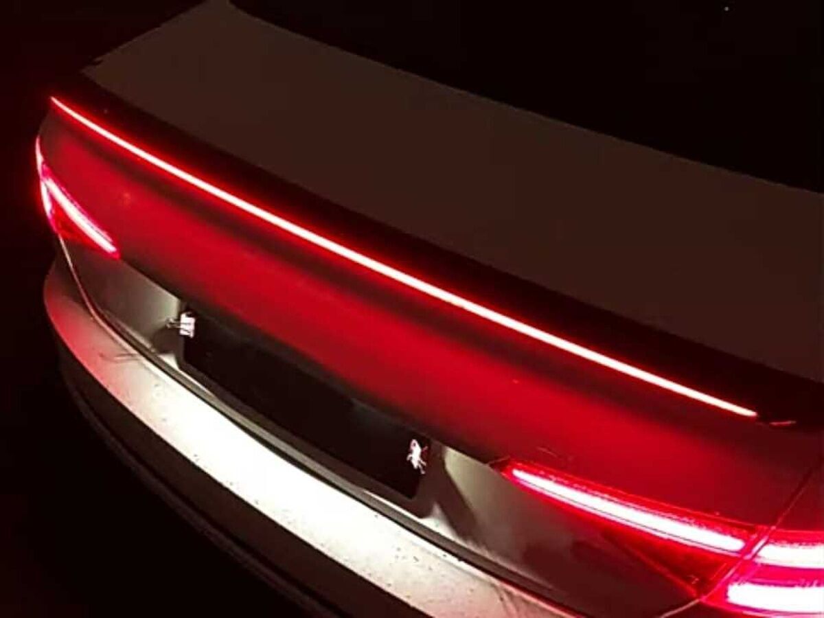 Audi A4 2016-2019 Uyumlu Led Spoiler Parlak Siyah