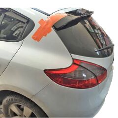 Renault Megane 3 Uyumlu Yedek Parça Spoiler Boyalı Fiber