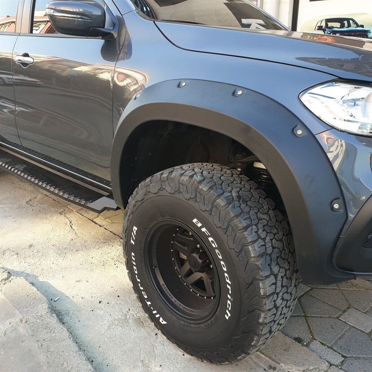Mercedes X-Class Uyumlu Yedek Parça Çıkıntılı Civatalı Çamurluk Kaplama Çift Depo Dodik