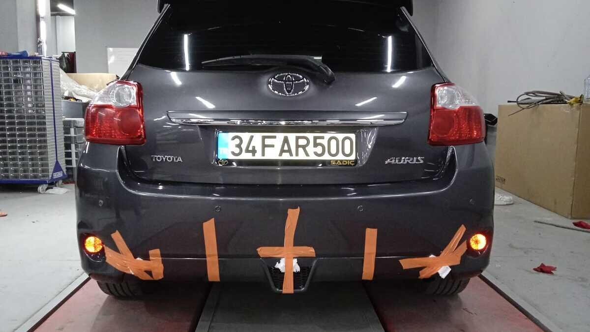 Toyota Auris 2010-2015 Uyumlu Difüzör Fiber Boyalı