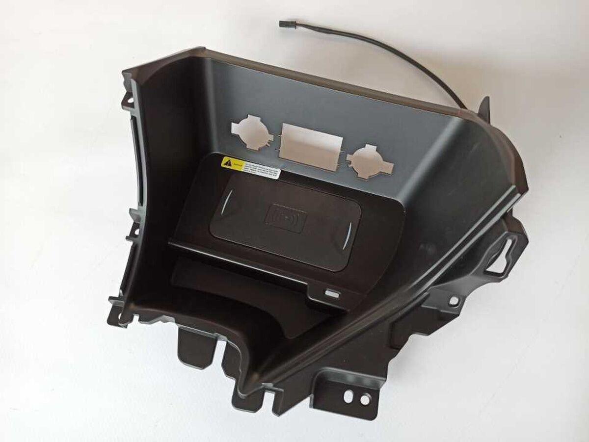 Kia Sportage 2016-2019 Uyumlu Yedek Parça Kablosuz Şarj Standı