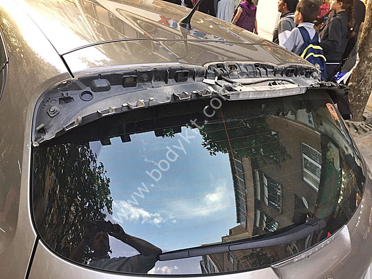 Peugeot 208 Uyumlu Spoiler Kapak