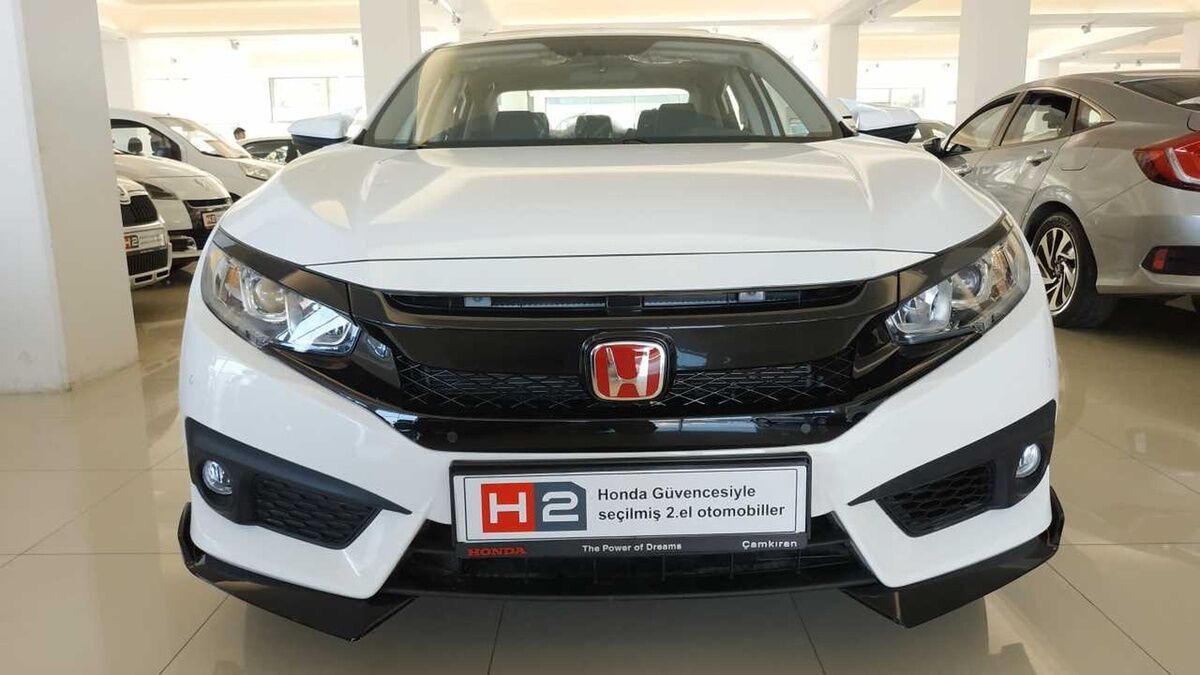 Honda Civic Uyumlu Yedek Parça 2016-2020 Çıkıntılı Ön Flap Piano Black Dizayn B
