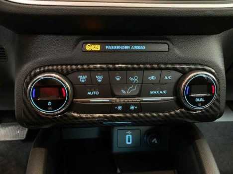Ford Focus  Uyumlu 2019+ Klima Panel Kaplama Karbon (abs)