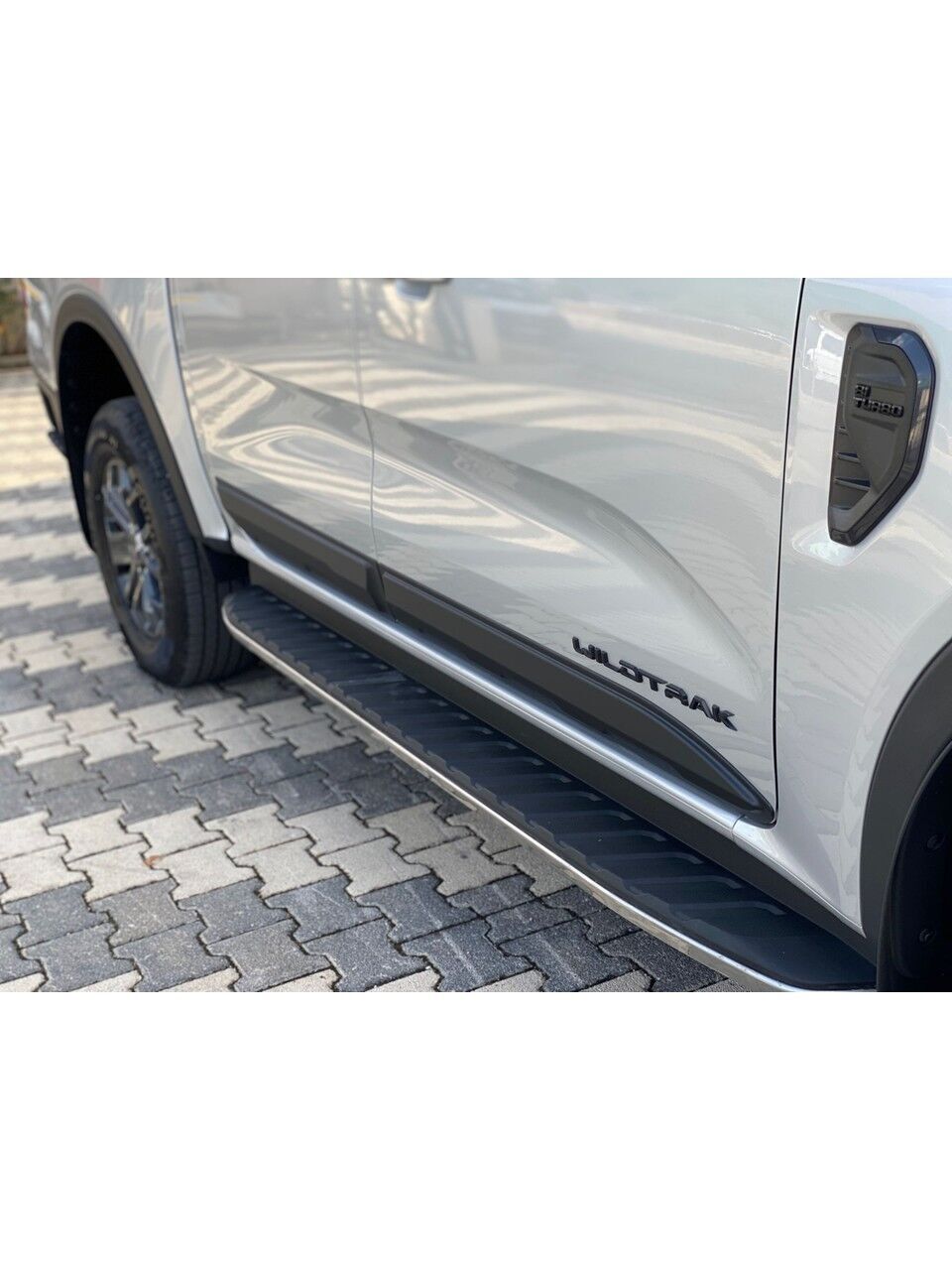 Ford Ranger 2023 Sonrası  Uyumlu Yan Kapı Kaplama