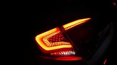 Honda Civic FC5 2016-2019 İçin Uyumlu Omurga Led Stop-Kırmızı