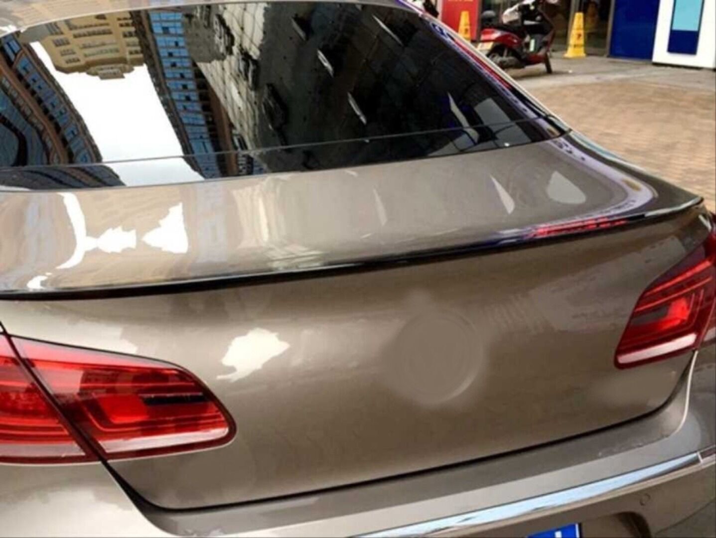 Volkswagen Passat CC 2015+ Uyumlu Yedek Parça Spoiler Parlak Siyah