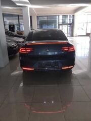 Volkswagen Passat Uyumlu Yedek Parça Led Spoiler Parlak Siyah