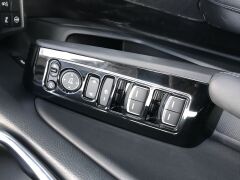 Honda Civic FE1 2022 İçin Uyumlu Cam Düğme Kaplama - Piano Black