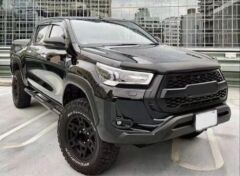 Toyota Hilux 2021+ Uyumlu Yedek Parça Panjur Gri Logolu