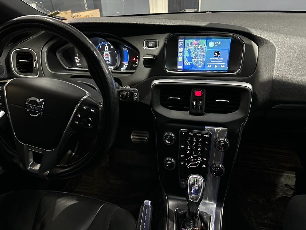 Volvo V40 Orjinal Ekrana Carplay+And.Auto İnterface