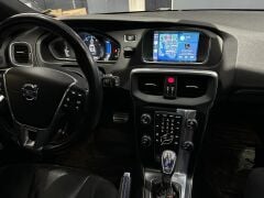 Volvo V40 Orjinal Ekrana Carplay+And.Auto İnterface
