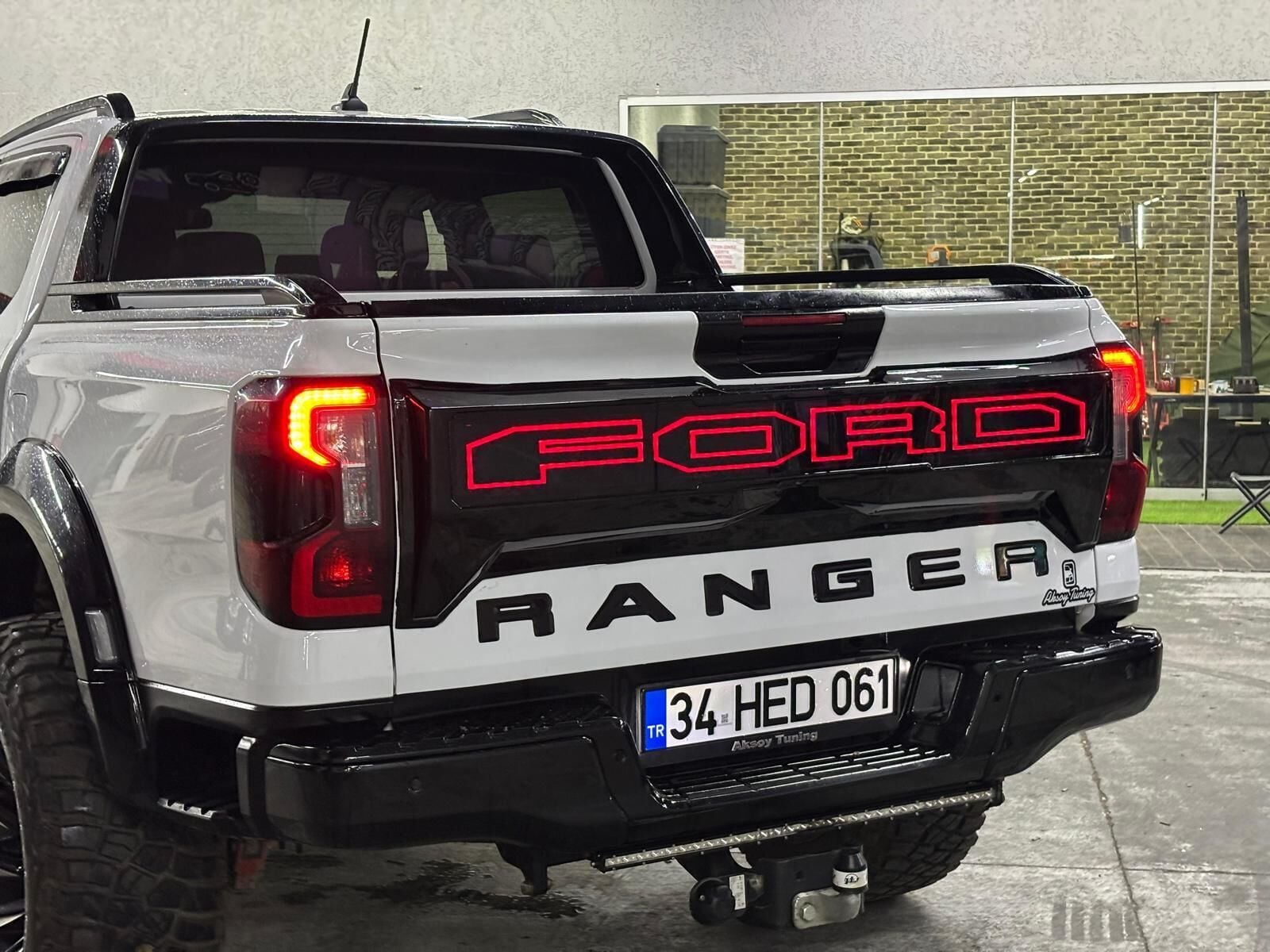 Ford Uyumlu 2023-2025+ T9 Ranger Işıklı Bagaj Kapağı Kaplaması