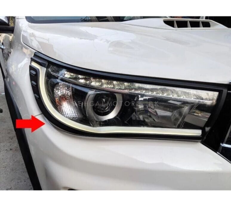 Toyota Hilux Revo 2016-2020 Uyumlu Yedek Parça Gündüz Ledli Ön Far Çerçevesi