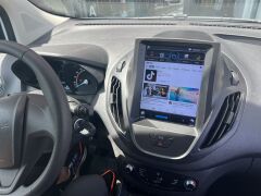 FORD COURİER-KURYE TESLA MULTİMEDYA CARPLAY-AND AUTO 6+64GB