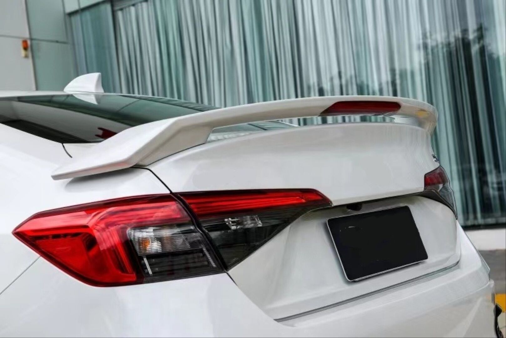 Honda Civic Uyumlu Yedek Parça 2022 Modulo Işıklı Spoiler- Piano Black