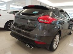 Ford Focus İçin Uyumlu 2015-2018 Difüzör- Piano Black