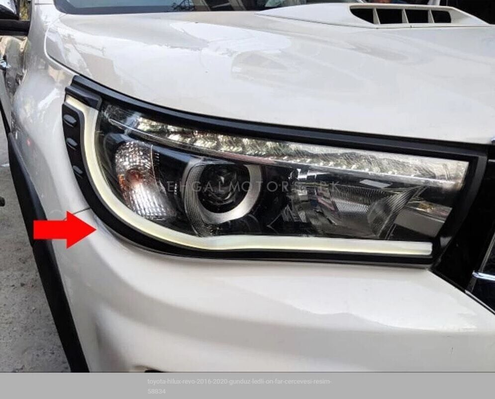Toyota Hilux Revo 2016-2020 Uyumlu Kayar Sinyalli Gündüz Ledli Ön Far Çerçevesi
