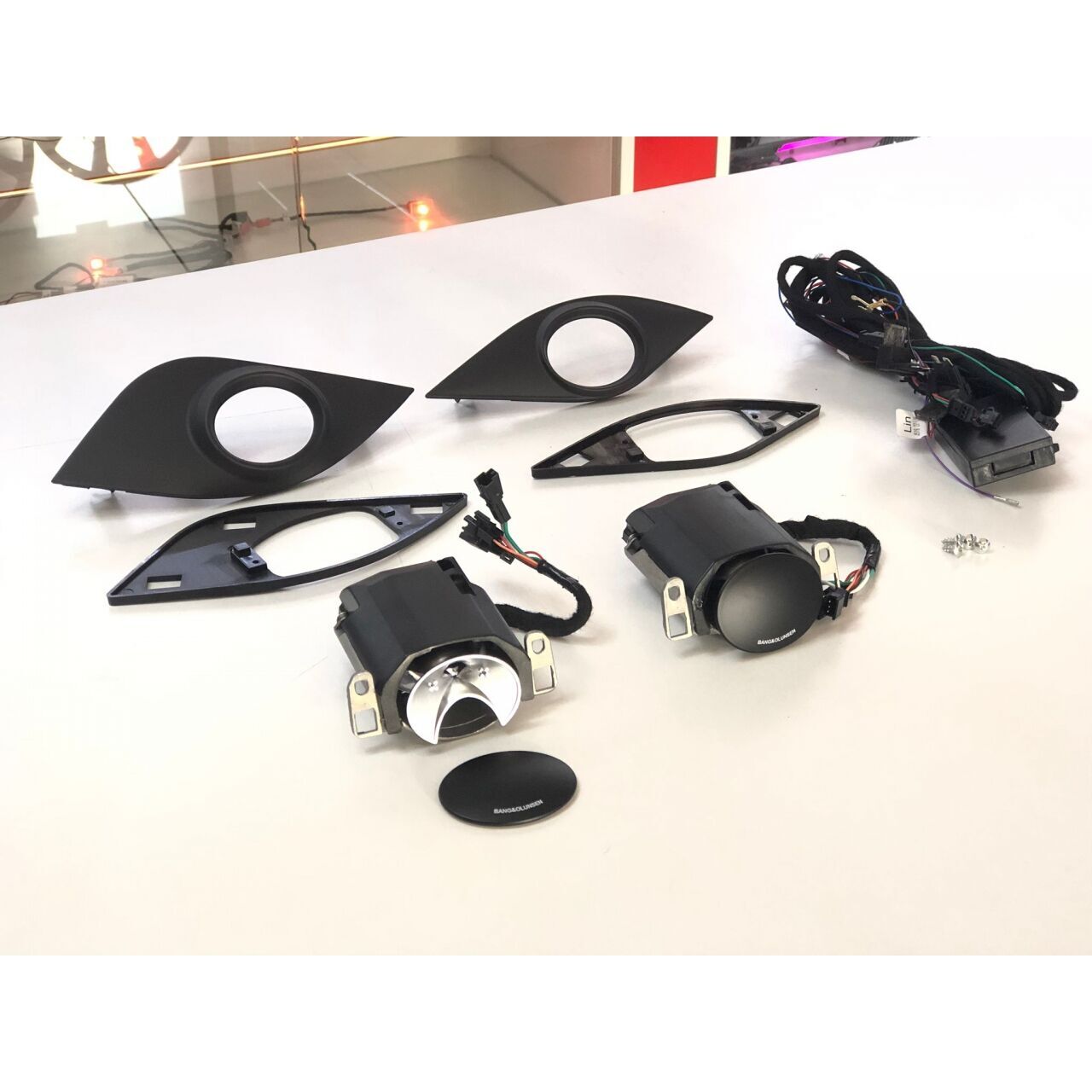 Audi A5 2017-2022 Uyumlu B&O Lifting Motorlu 30 Renk Işıklı Tweeter