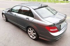 Mercedes W204 2007-2014 C Serisi Uyumlu Cam Üstü Spoiler - Piano Black (Parlak Siyah)