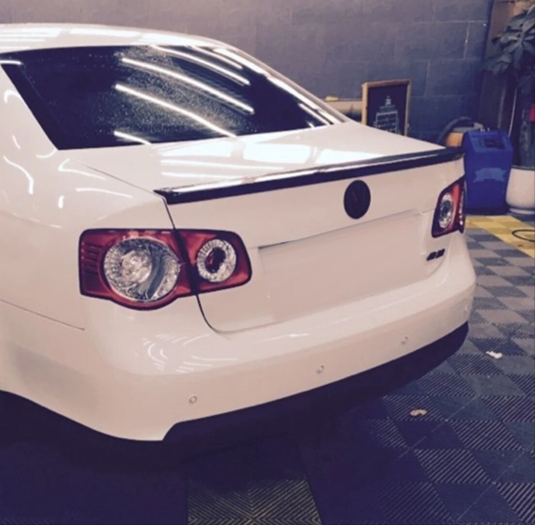 Volkswagen Jetta 2006-2012 Uyumlu Spoiler- Piano Black