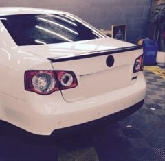 Volkswagen Jetta 2006-2012 Uyumlu Yedek Parça Spoiler- Piano Black