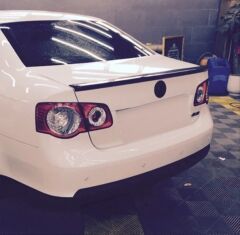 Volkswagen Jetta 2006-2012 Uyumlu Spoiler- Piano Black