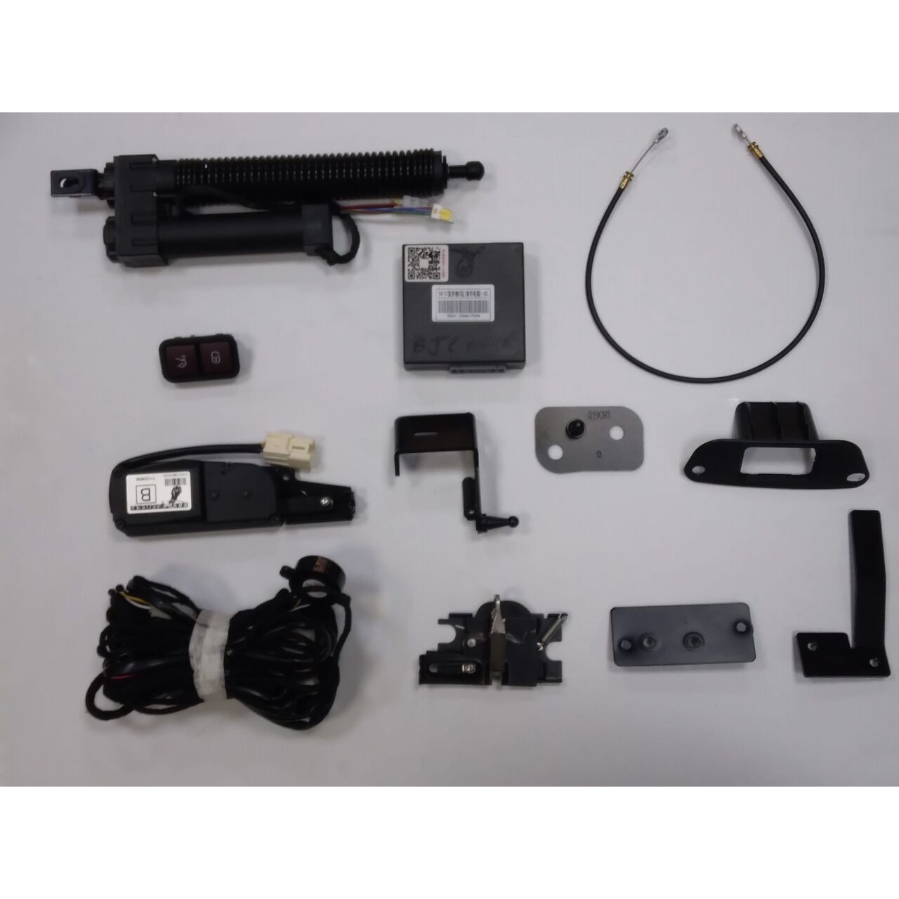 Mercedes C-Class W205 2014-2017 Uyumlu Çift Motor Otomatik Bagaj Açma