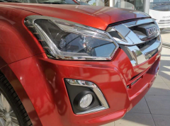 İsuzu D-Max 2018+ Far Çerçevesi Kaplama Nikelaj Sinyal Çizgili