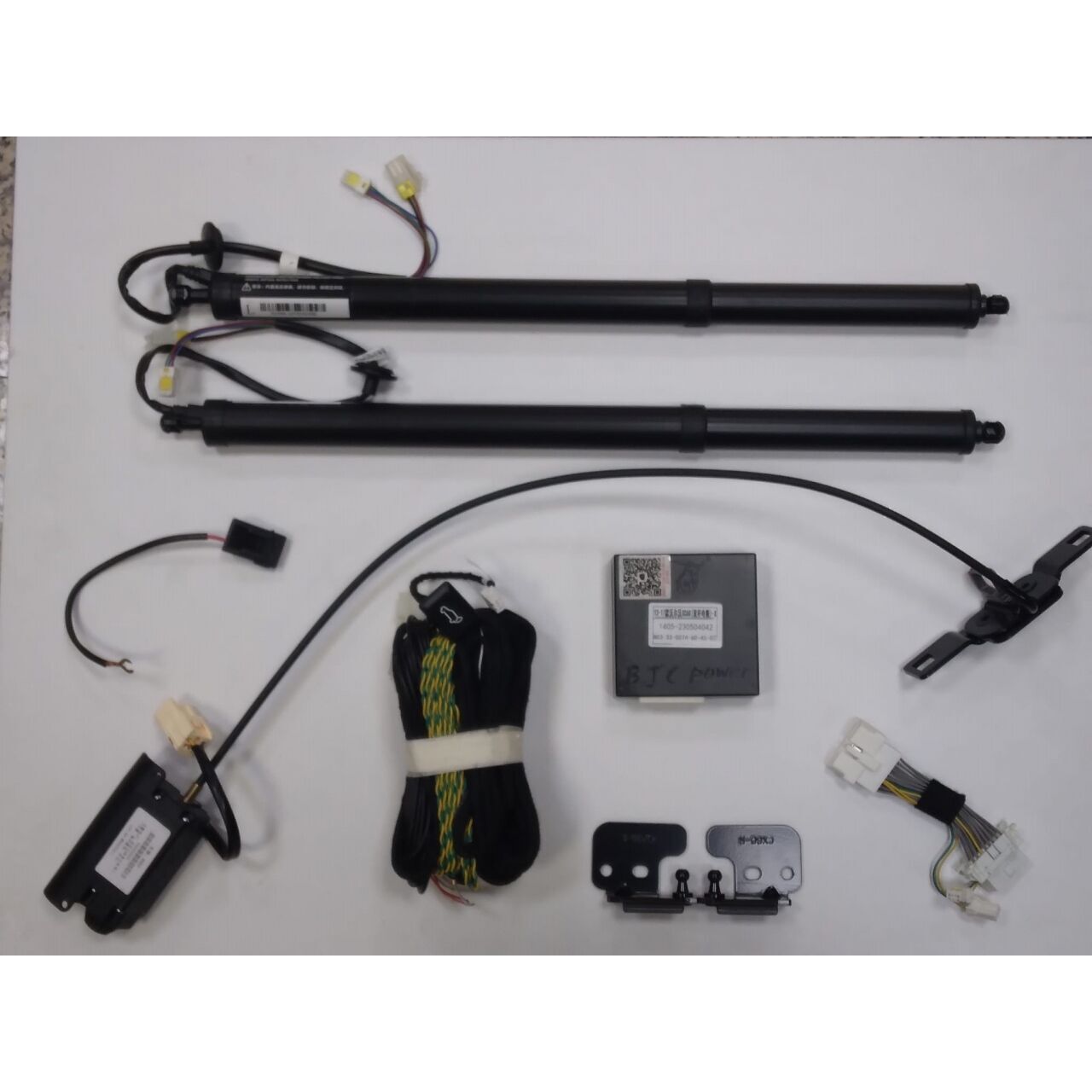 Volvo XC60 2013-2017 Uyumlu  Çift Motor Otomatik Bagaj Açma
