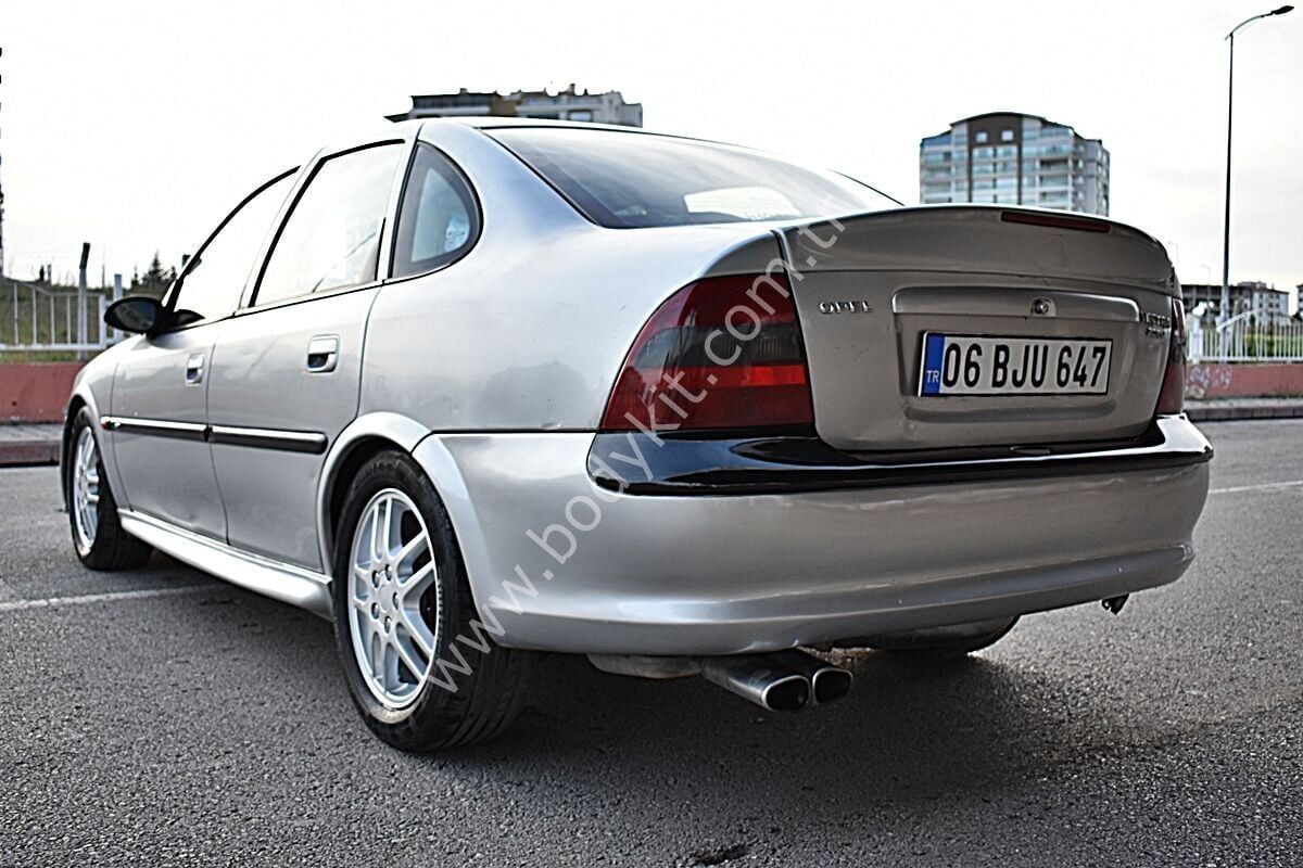 Opel Vectra B Uyumlu Yedek Parça GT Işıklı Spoiler