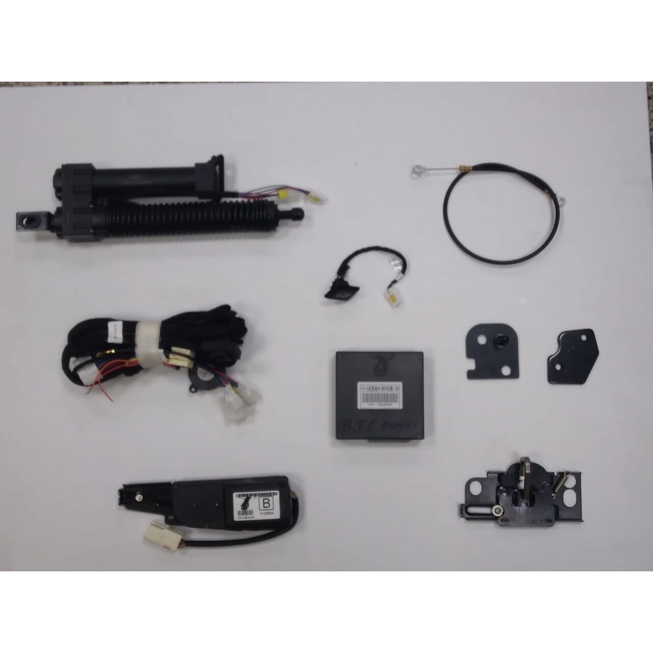 Audi A4 2017-2021 B9 Uyumlu Tek Motor Otomatik Bagaj Açma