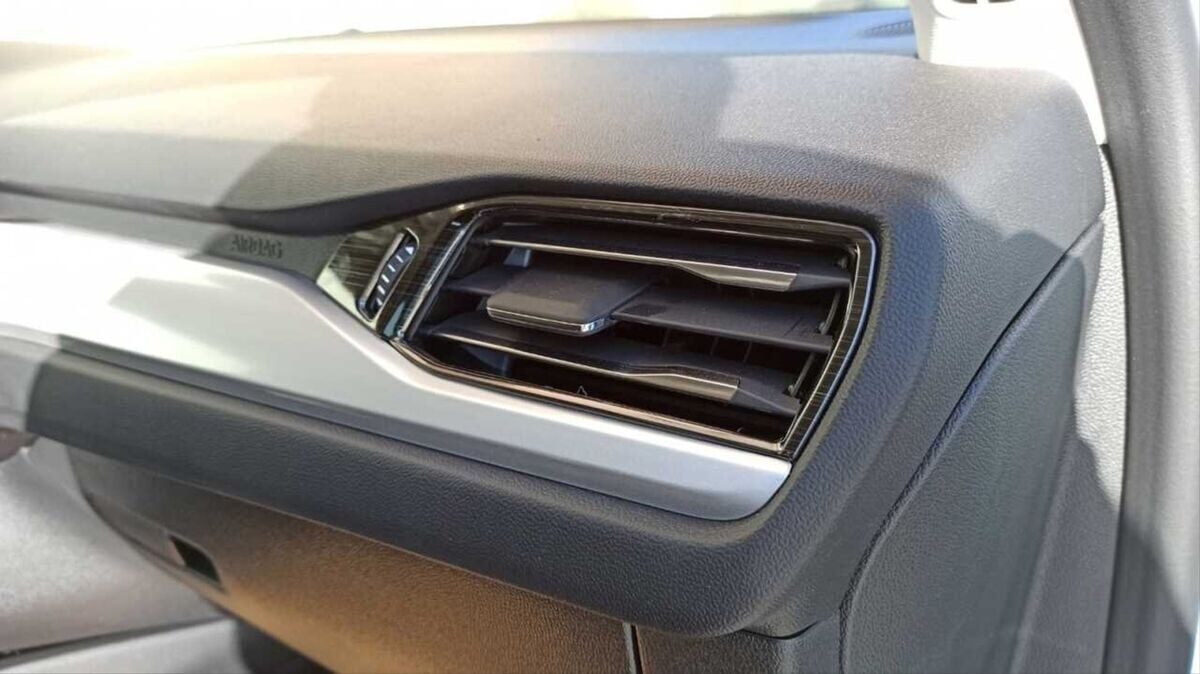 Ford Focus Uyumlu 2019+ Menfez Kaplama 3 Parça- Titanyum Siyah