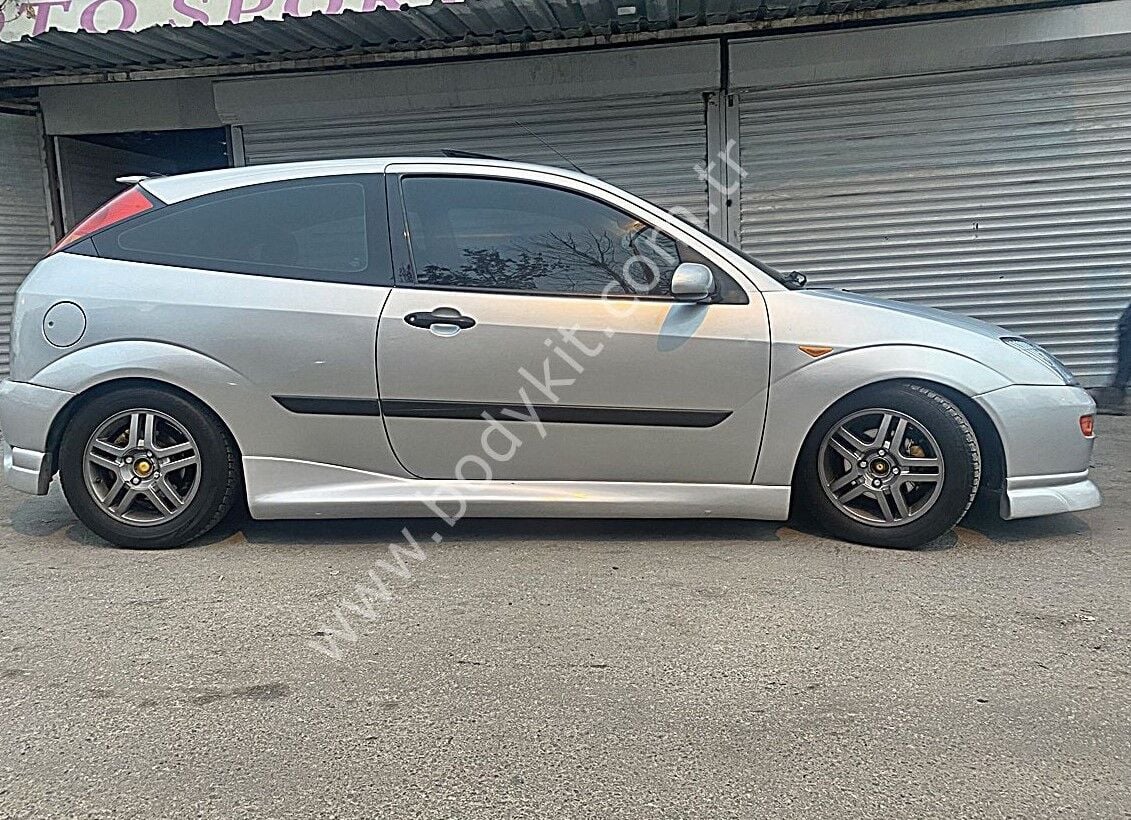 Ford Focus 1  Uyumlu Yedek Parça HB Tek Kapı Marşpiyel